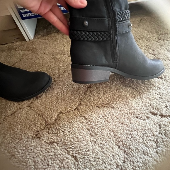 Womans boots - Picture 4 of 5